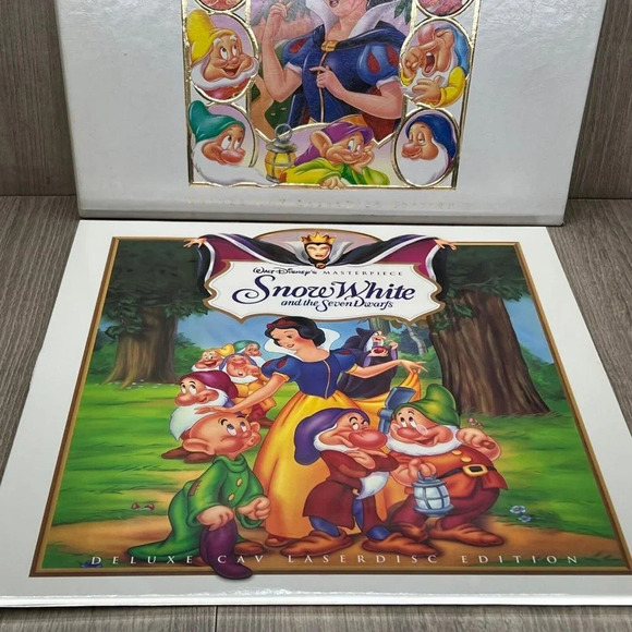 Walt Disney's Snow White & The Seven Dwarfs Masterpiece Deluxe CAV LaserDisc Ed. - Picture 7 of 11